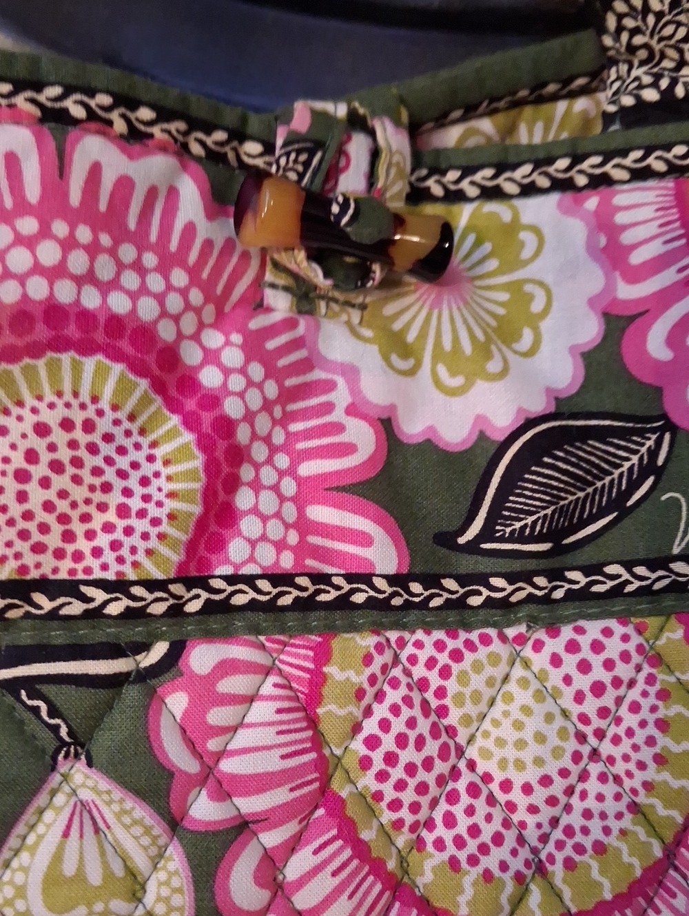 Vera Bradley Green & Pink Floral Quilted Tote Bag with Makeup Bag - Picture 4 of 9